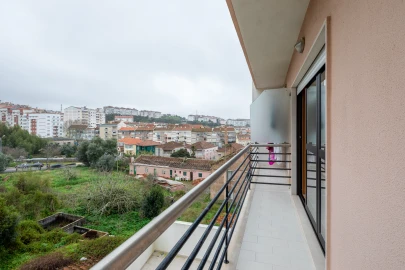 Apartamento T2 para Arrendamento em Agualva e Mira-Sintra