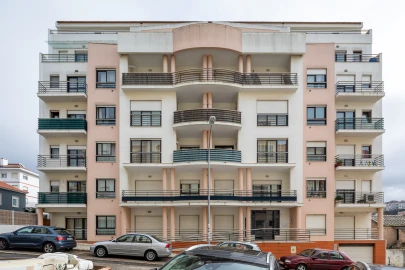 Apartamento T2 para Arrendamento em Agualva e Mira-Sintra