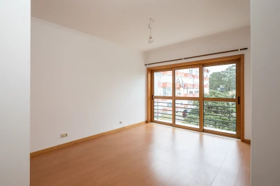 Apartamento T2 para Arrendamento em Agualva e Mira-Sintra