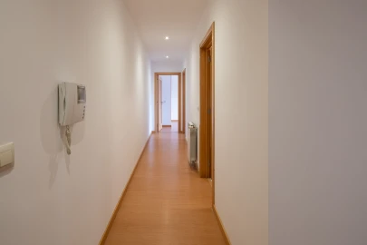 Apartamento T2 para Arrendamento em Agualva e Mira-Sintra