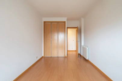 Apartamento T2 para Arrendamento em Agualva e Mira-Sintra