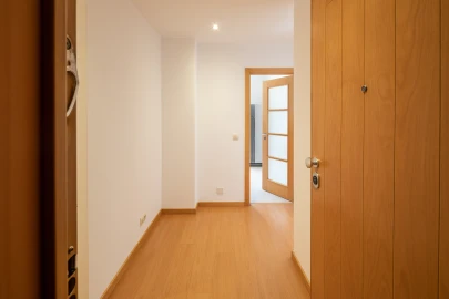 Apartamento T2 para Arrendamento em Agualva e Mira-Sintra