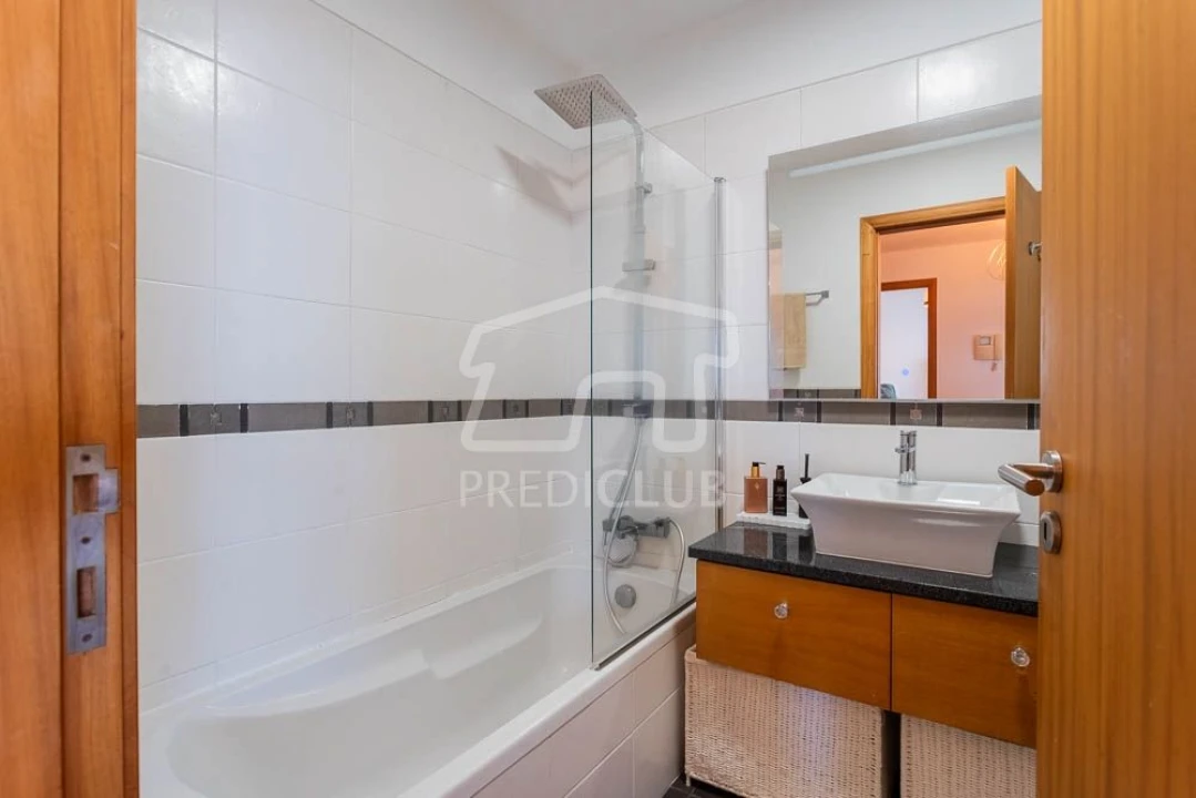 Apartamento T2 para Venda em São Martinho Foto 12