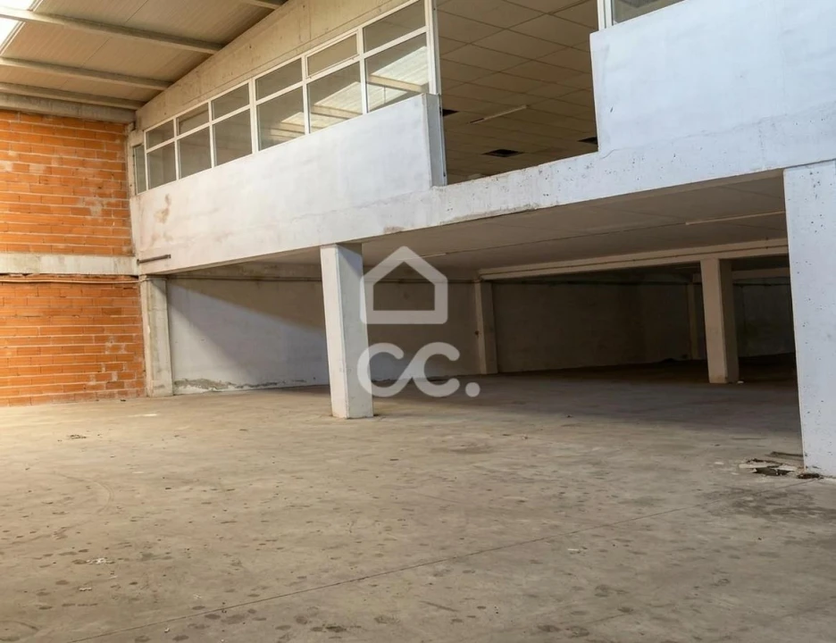 Armazém para Venda em Quinta do Anjo Foto 1
