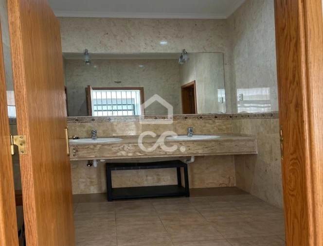 Armazém para Venda em Quinta do Anjo Foto 17
