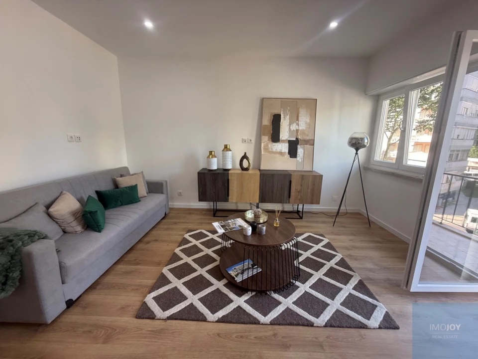 Apartamento T3 para Venda em Benfica Foto 2