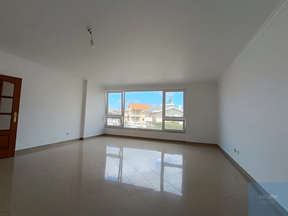 Apartamento T3 para Arrendamento em São Domingos de Rana Foto 2