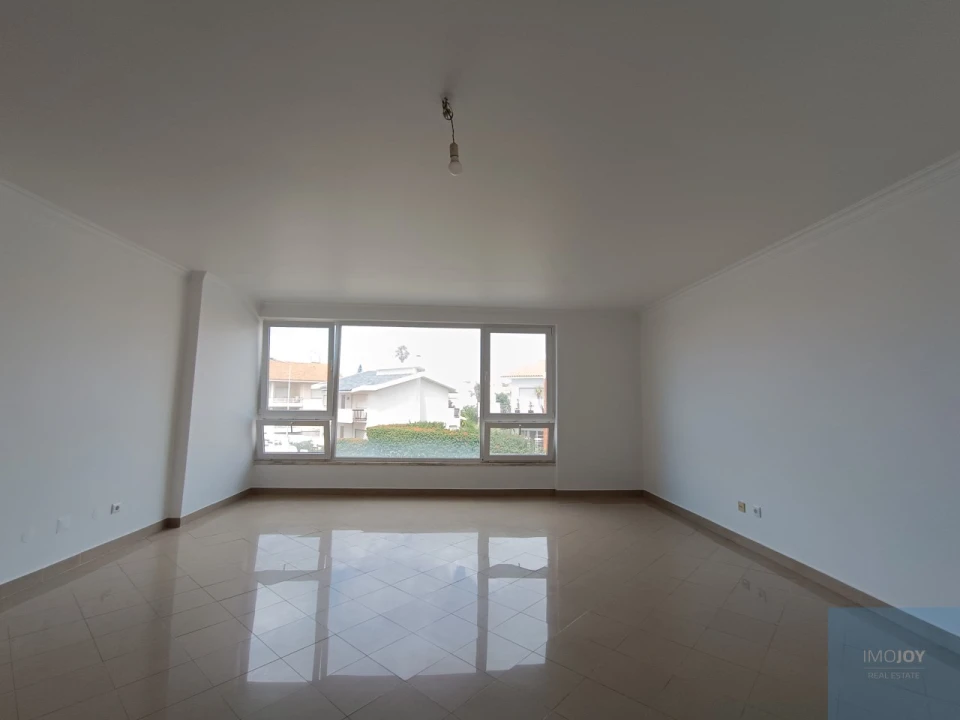 Apartamento T3 para Arrendamento em São Domingos de Rana Foto 3