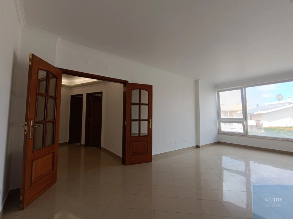 Apartamento T3 para Arrendamento em São Domingos de Rana Foto 5
