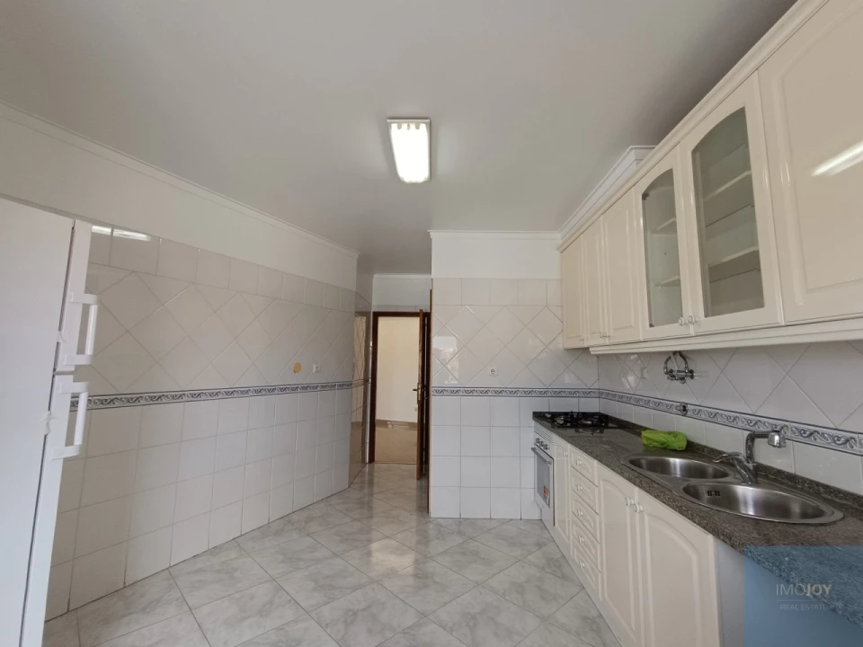 Apartamento T3 para Arrendamento em São Domingos de Rana Foto 9