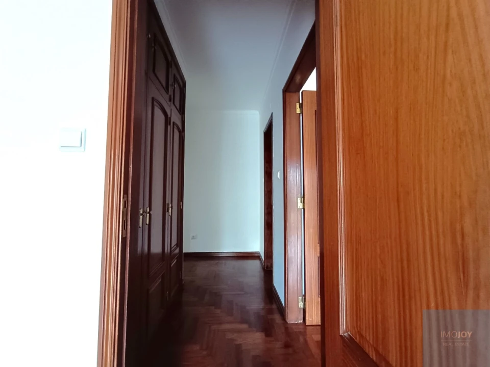 Apartamento T3 para Arrendamento em São Domingos de Rana Foto 12