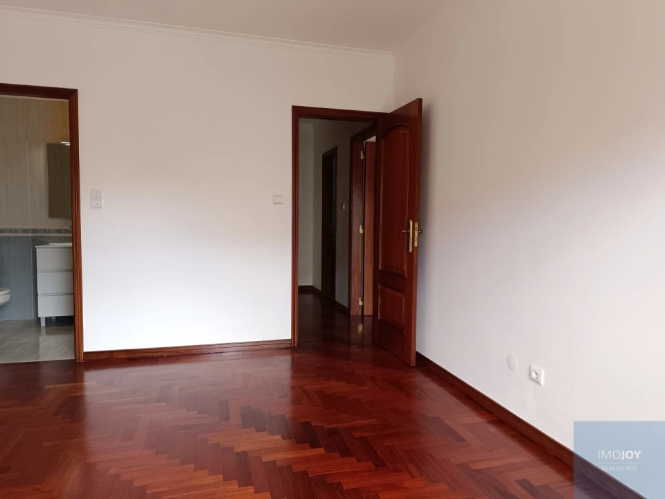 Apartamento T3 para Arrendamento em São Domingos de Rana Foto 15