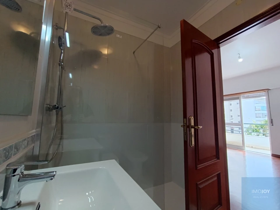 Apartamento T3 para Arrendamento em São Domingos de Rana Foto 16