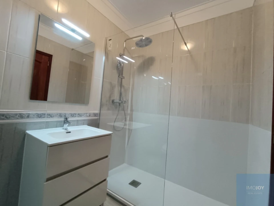 Apartamento T3 para Arrendamento em São Domingos de Rana Foto 17