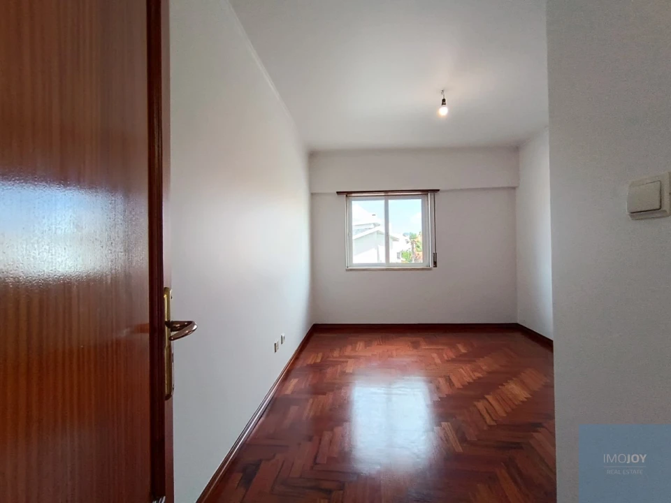 Apartamento T3 para Arrendamento em São Domingos de Rana Foto 25