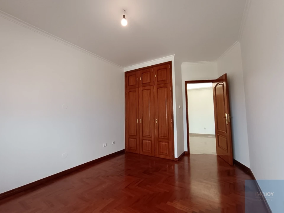 Apartamento T3 para Arrendamento em São Domingos de Rana Foto 26