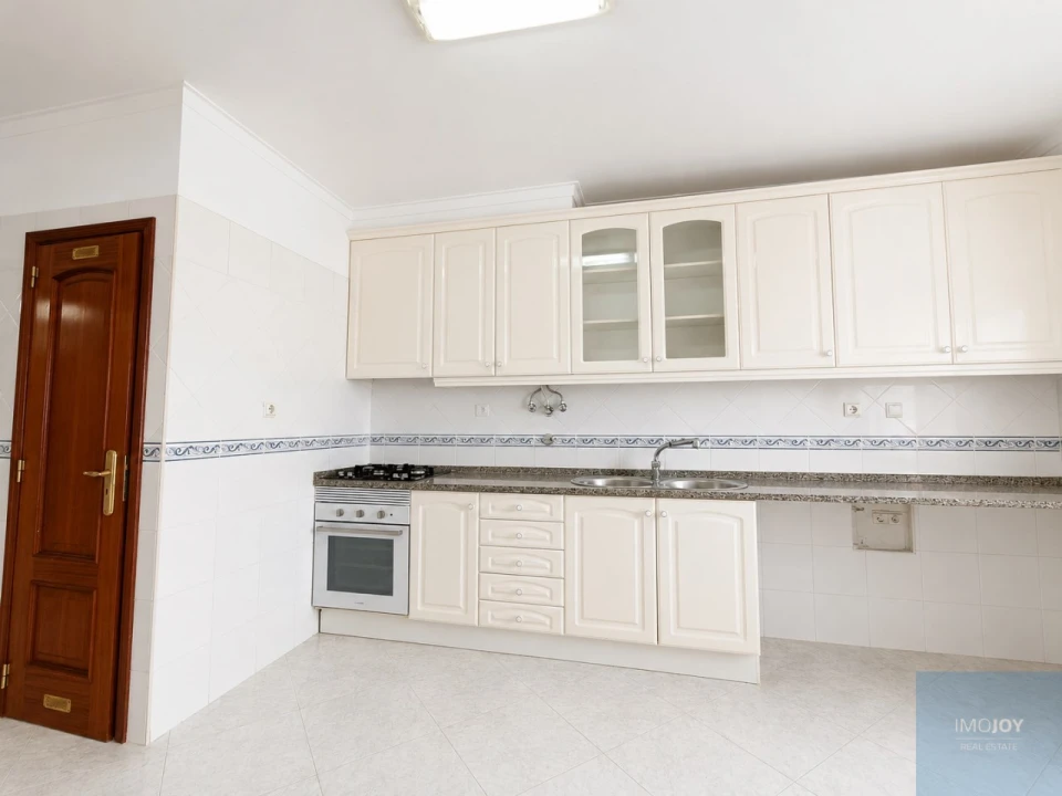 Apartamento T3 para Arrendamento em São Domingos de Rana Foto 8