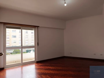 Apartamento T3 para Arrendamento em São Domingos de Rana