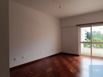Apartamento T3 para Arrendamento em São Domingos de Rana