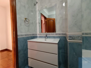 Apartamento T3 para Arrendamento em São Domingos de Rana