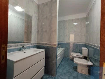 Apartamento T3 para Arrendamento em São Domingos de Rana