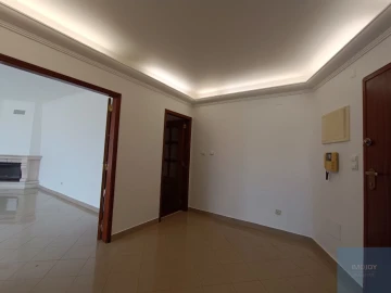 Apartamento T3 para Arrendamento em São Domingos de Rana
