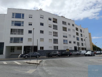 Apartamento T3 para Arrendamento em São Domingos de Rana