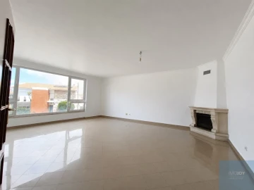 Apartamento T3 para Arrendamento em São Domingos de Rana
