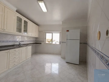 Apartamento T3 para Arrendamento em São Domingos de Rana