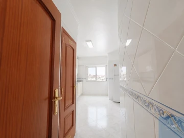 Apartamento T3 para Arrendamento em São Domingos de Rana
