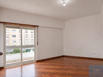 Apartamento T3 para Arrendamento em São Domingos de Rana