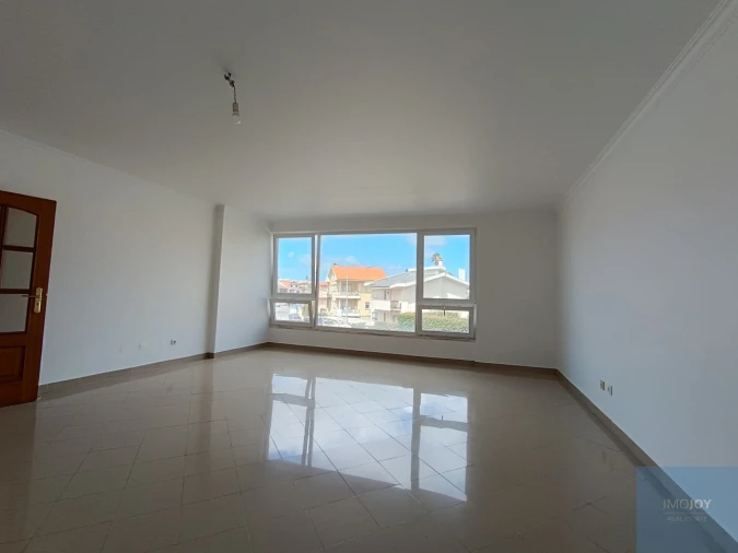 Apartamento T3 para Arrendamento em São Domingos de Rana Foto 2