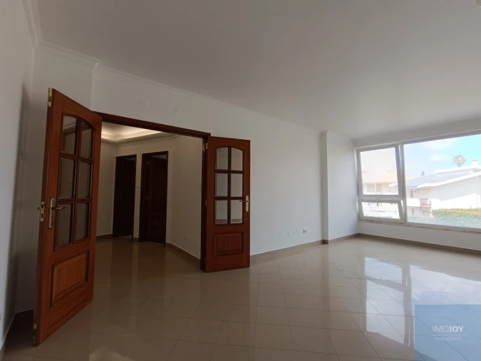 Apartamento T3 para Arrendamento em São Domingos de Rana Foto 5