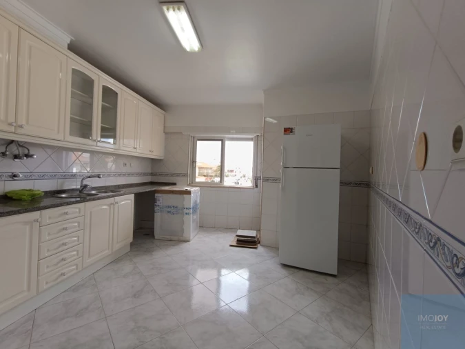 Apartamento T3 para Arrendamento em São Domingos de Rana Foto 7