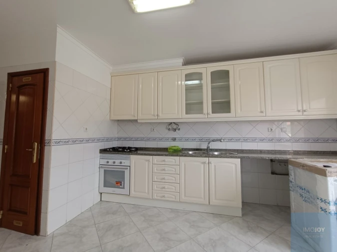 Apartamento T3 para Arrendamento em São Domingos de Rana Foto 8