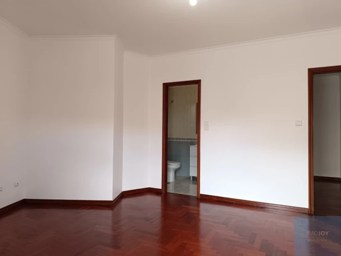 Apartamento T3 para Arrendamento em São Domingos de Rana Foto 14