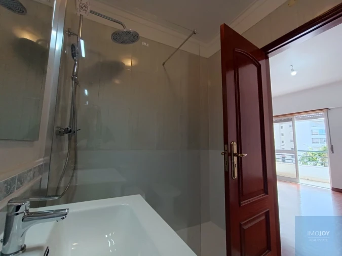 Apartamento T3 para Arrendamento em São Domingos de Rana Foto 16