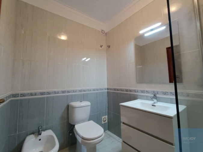 Apartamento T3 para Arrendamento em São Domingos de Rana Foto 18