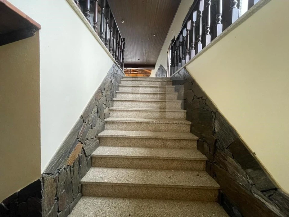 Prédio para Venda em Valongo dos Azeites Foto 4