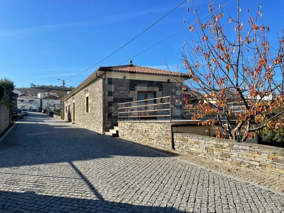 Prédio para Venda em Valongo dos Azeites Foto 11