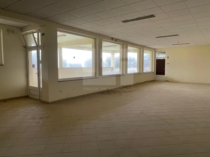 Prédio para Venda em Valongo dos Azeites Foto 2
