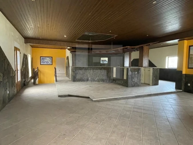 Prédio para Venda em Valongo dos Azeites Foto 6