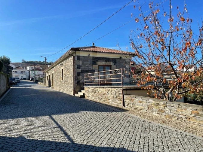 Prédio para Venda em Valongo dos Azeites Foto 11