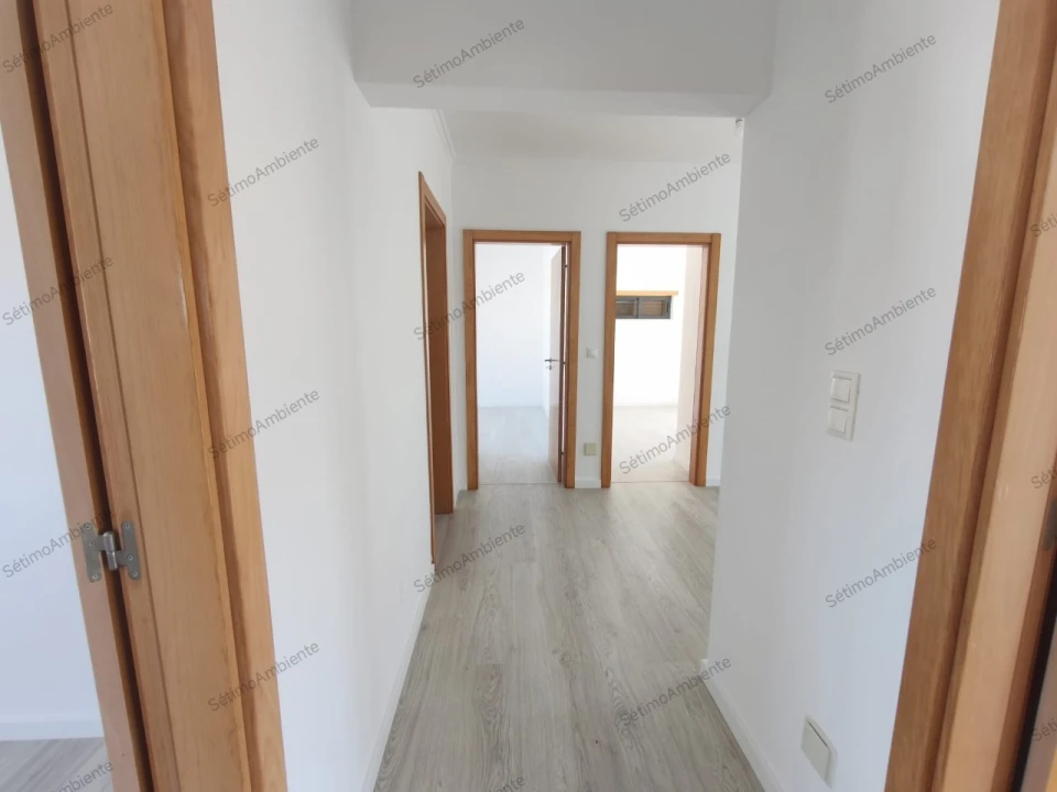 Moradia T5 para Venda em Laranjeiro e Feijó Foto 3