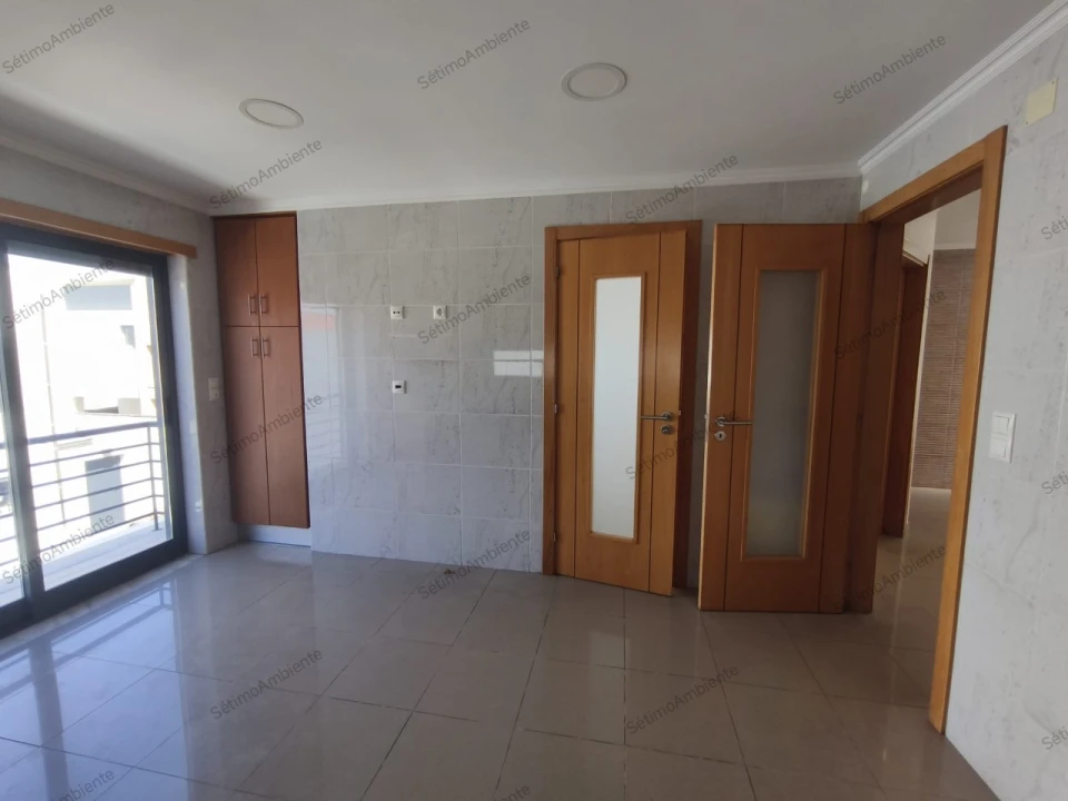 Moradia T5 para Venda em Laranjeiro e Feijó Foto 15