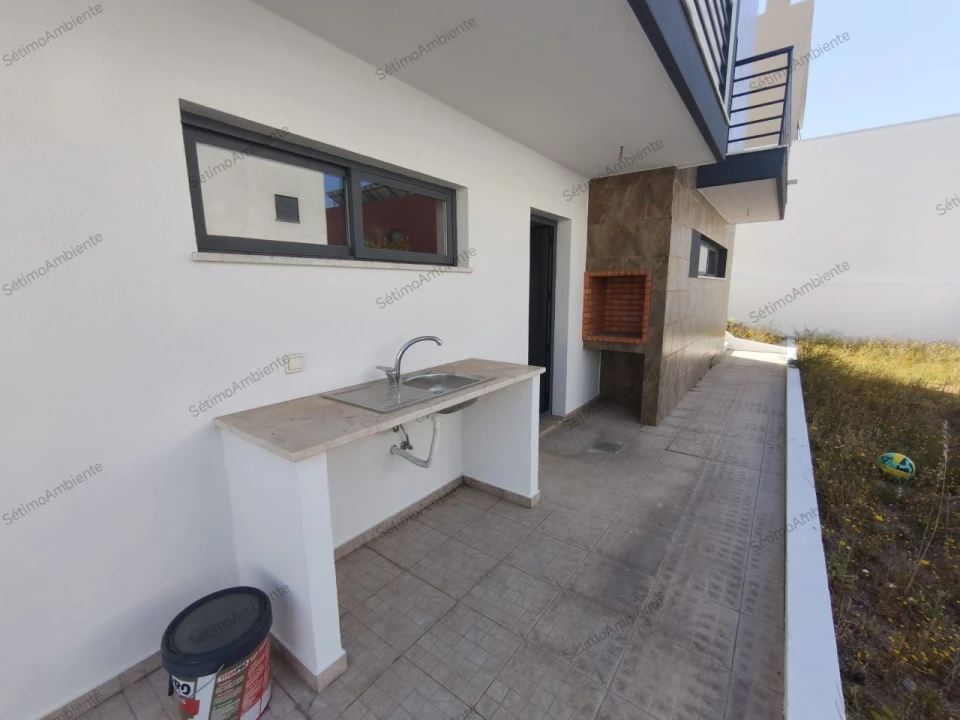 Moradia T5 para Venda em Laranjeiro e Feijó Foto 17