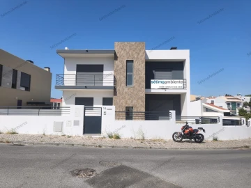 Moradia T5 para Venda em Laranjeiro e Feijó