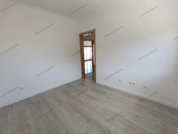 Moradia T5 para Venda em Laranjeiro e Feijó