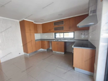 Moradia T5 para Venda em Laranjeiro e Feijó