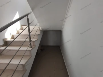 Moradia T5 para Venda em Laranjeiro e Feijó